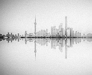 PlayStation官方送《对马岛》开发商SP境井仁雕像